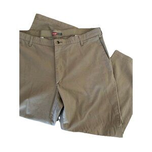 Wrangler Comfort Solutions Series Casual Tan Pants Men's Size 40 x 30‎ Chino